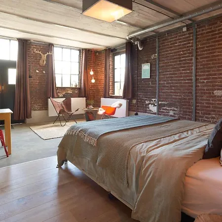 Bij Tante Toos Bed and breakfast 3*